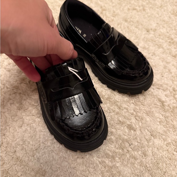 Zara Shiny Black Loafers with Fringe - Picture 5 of 7